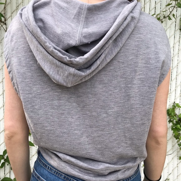 Reebok sleeveless pullover - Picture 5 of 6